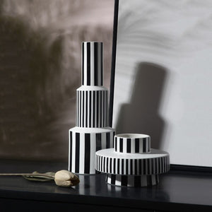 Black and White Ceramic Vases acacuss