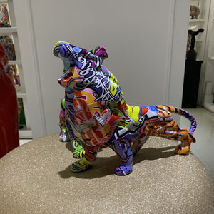 Creative Painted Graffiti lion Simple Living Room Color Decorations Home Entrance Decorations Wine Cabinet Office Resin Crafts acacuss