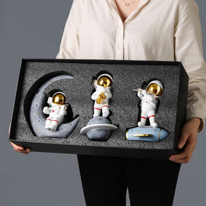 Creative Resin Astronaut Sculpture Ornament Home Living Room Bookcase Ornament Desktop Decoration Crafts Gifts for Children acacuss