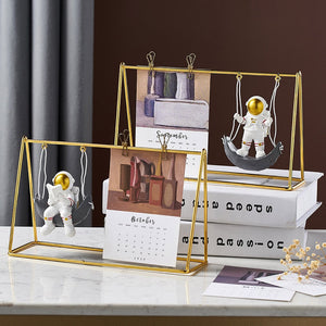 Kawaii Room Decoration Home Accessories Resin Embellishment Astronaut Model Swing Calendar Figurines Office Desk Decorative Gift acacuss
