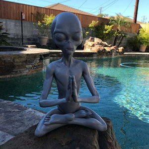 Meditation Alien Resin Ornaments UFO Decoration Statue Garden Home Office Yard Art Decor For Indoor Outdoor acacuss