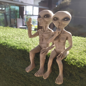 Resin Alien Statue Alien UFO Sculpture Figurine Outdoor Home Garden Decor Halloween Ornaments Yard Decoration Outdoor Miniatures acacuss