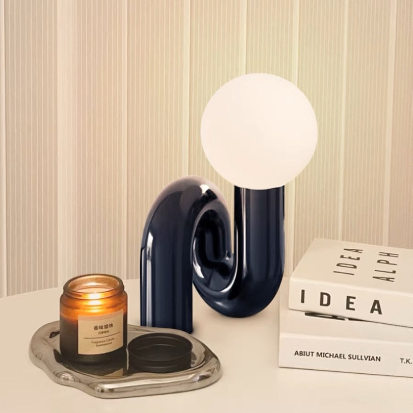 Lámpara de mesa de diseño moderna para el dormitorio Decoración de la entrada de la entrada del dormitorio Descripción lateral Bola de vidrio ligero decoración del interior del hogar