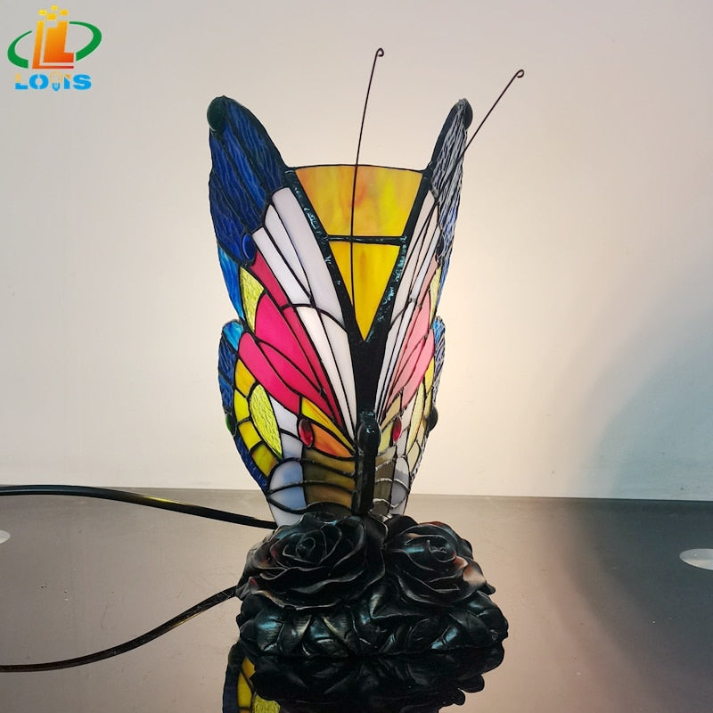 Neue amerikanische Schmetterlings-Nachttischlampe im Tiffany-Stil, Schlafzimmer, Nachttisch, Fütterungsbar, Ambiente, Buntglas-Lampendekoration