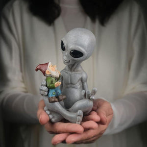 Strange Alien Holding Dwarf Jurassic Garden Elf Decoration Figurines Pieces Creative Art Design Courtyard Decor Garden Statues acacuss
