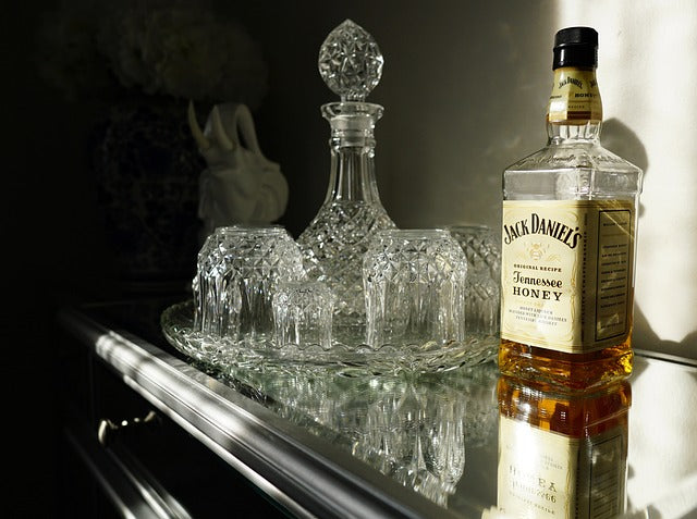 How to Properly Clean and Care for Your Whiskey Decanter acacuss