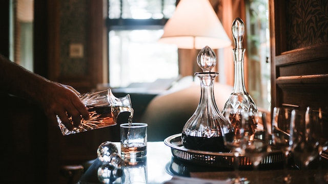 How to Properly Store Your Whiskey Decanter: Tips for Keeping Your Whiskey Fresh acacuss