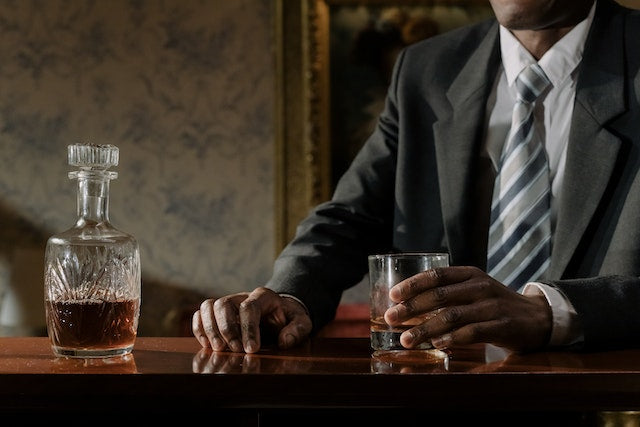 The Best Whiskey Decanter Sets for Entertaining acacuss