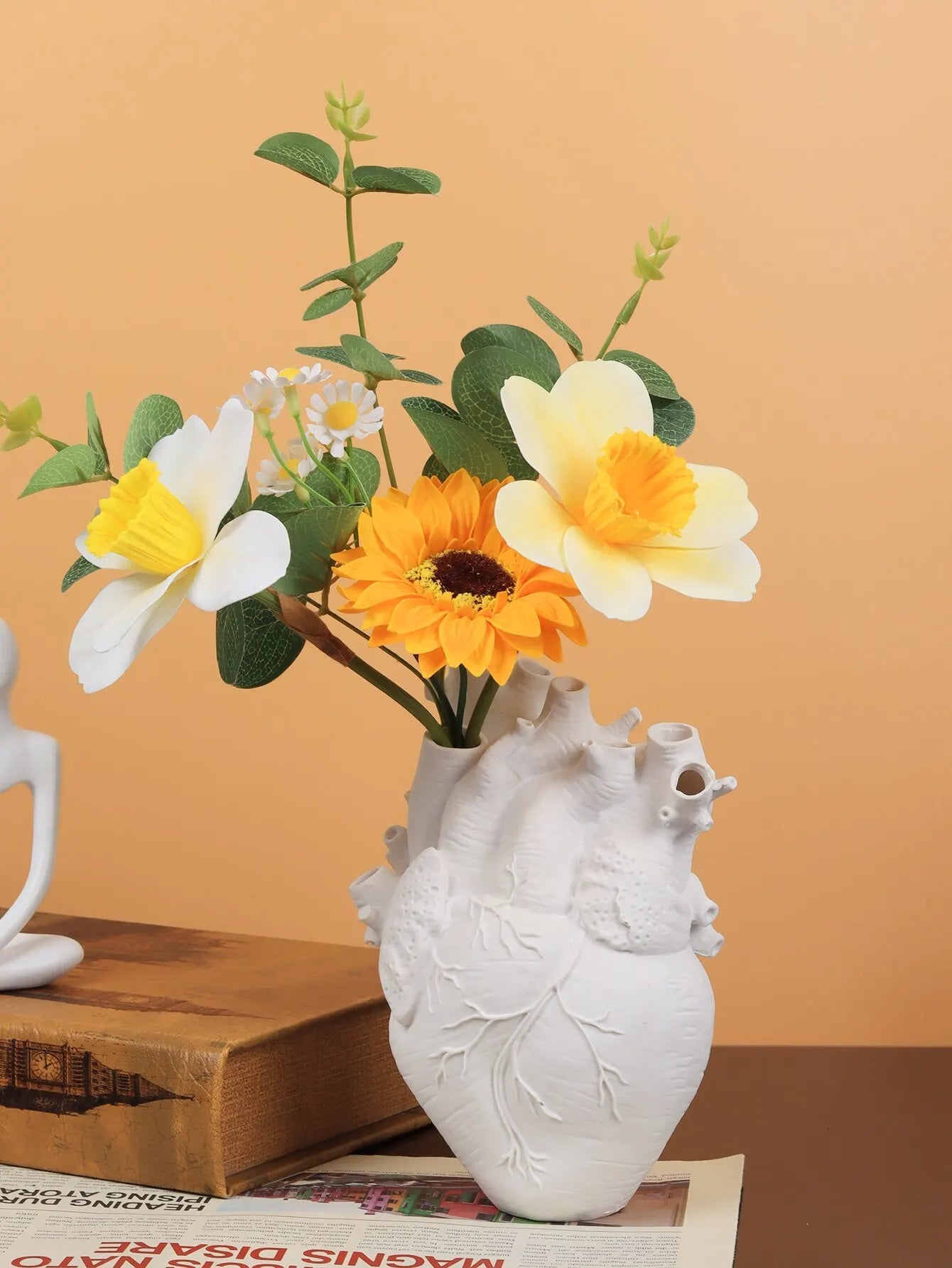 1pcs Nordic Halloween Heart Vase Resin Decorative Sample Room Table Top Living Room Vase Dining Table Dry Flower Insert acacuss