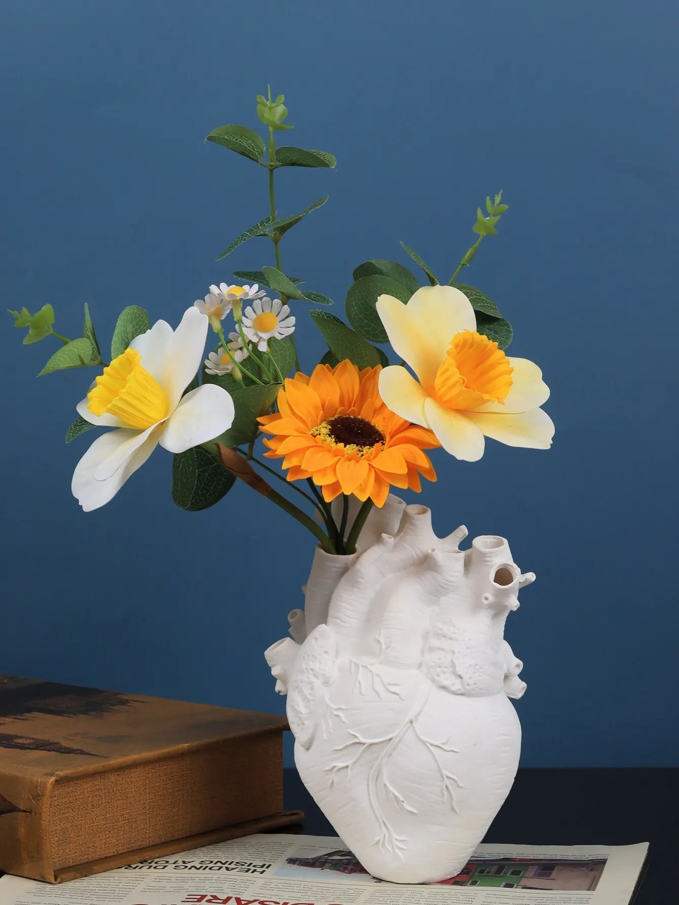 1pcs Nordic Halloween Heart Vase Resin Decorative Sample Room Table Top Living Room Vase Dining Table Dry Flower Insert acacuss