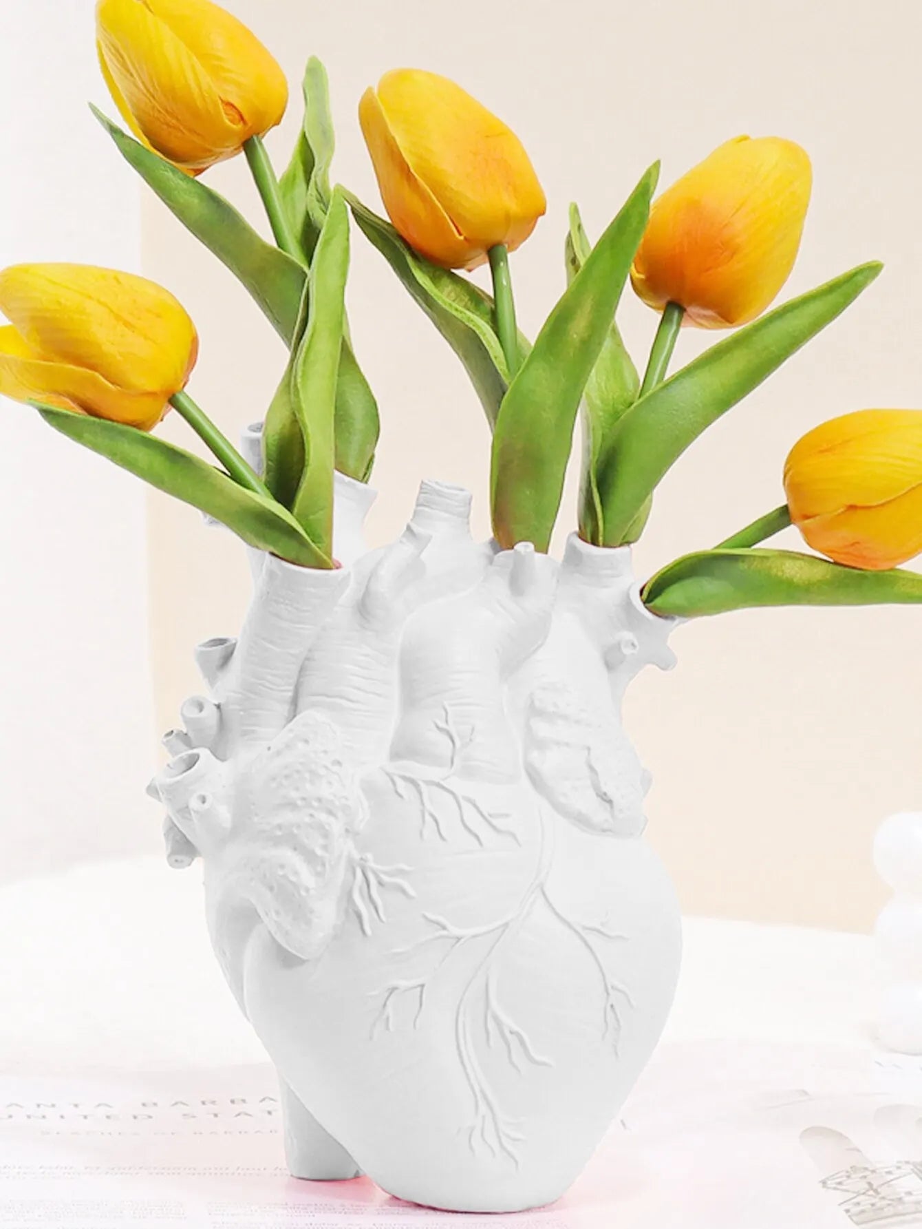 1pcs Nordic Halloween Heart Vase Resin Decorative Sample Room Table Top Living Room Vase Dining Table Dry Flower Insert acacuss