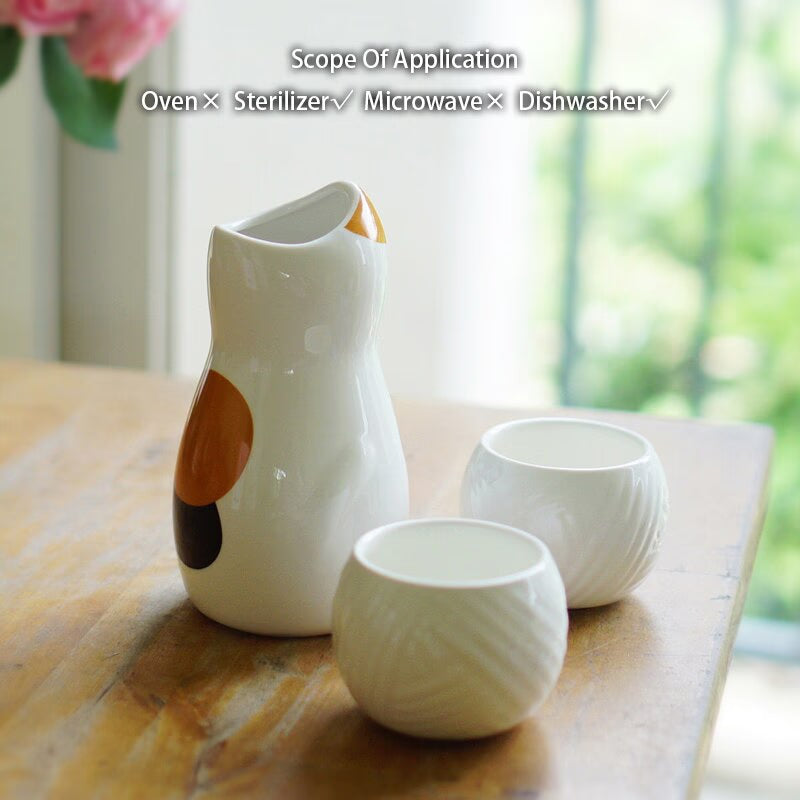 3pcs Maneki Neko Ceramic Sake Set Japanese Lucky Cat Wine Set (1 TOKKURI Bottle 300ml 2 OCHOKO Cups) Cute Wine Glass Pot Bar Set acacuss