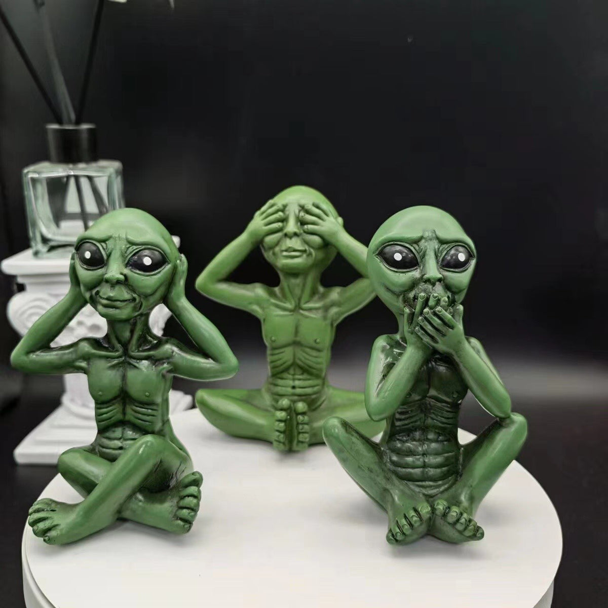 Alien Statue Outdoor Space Alien Ornaments Garden Resin Statue Figurine Home Decoration Garden Yard Decoration Miniatures acacuss