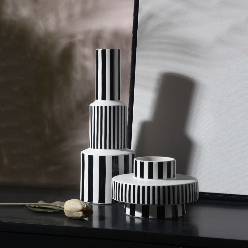 Black and White Ceramic Vases acacuss