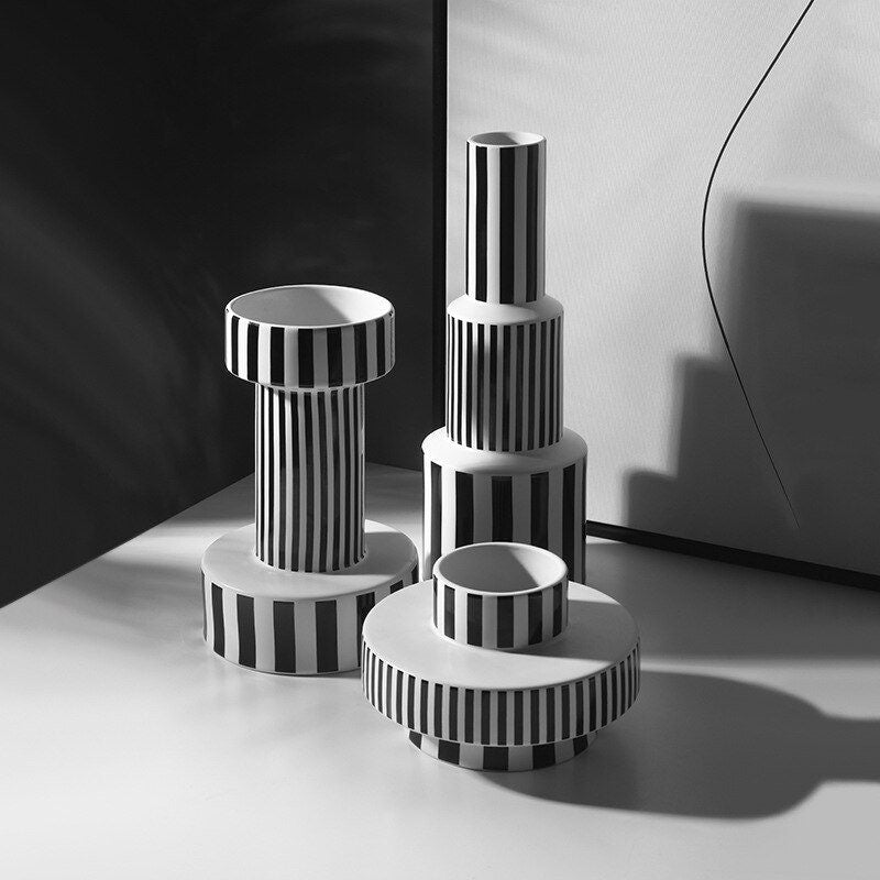 Black and White Ceramic Vases acacuss