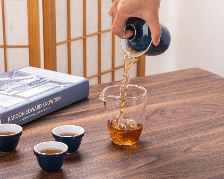 Ceramic Portable Kung Fu Tea Cup Kuai ke tea set - Travel outdoor teapot with tea cups - Travel Gaiwan tea set with Cups and Mug acacuss