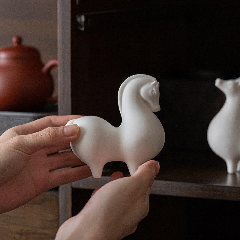 Chinese White Porcelain Horse Statue Vintage Horse Decorative Ceramic Art Zen Creative Ornaments Mascot acacuss