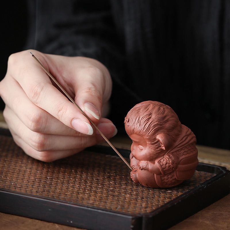 Chinoiserie Gift Ceramics Purple Clay Pottery Monkey King Sun Wukong Monkey Incense Sticks Craft Aromatherapy Tea Pet Desk Decor acacuss
