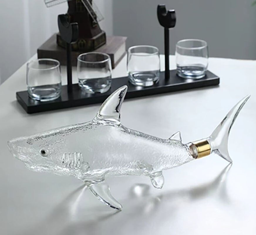 Creative European shark shaped glass craft art decanter thickened sealed high borosilicate glass wine bottle container acacuss