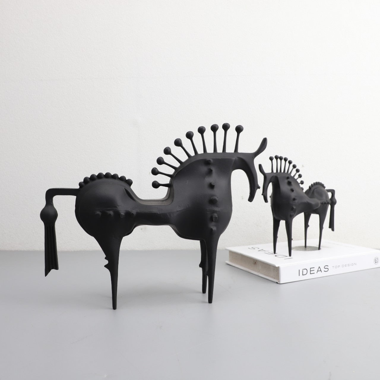 Creative Horse Statue Resin Figures Modern Home Living Room Decoration Abstract Figure Arrangement Bookshelf Decoration acacuss
