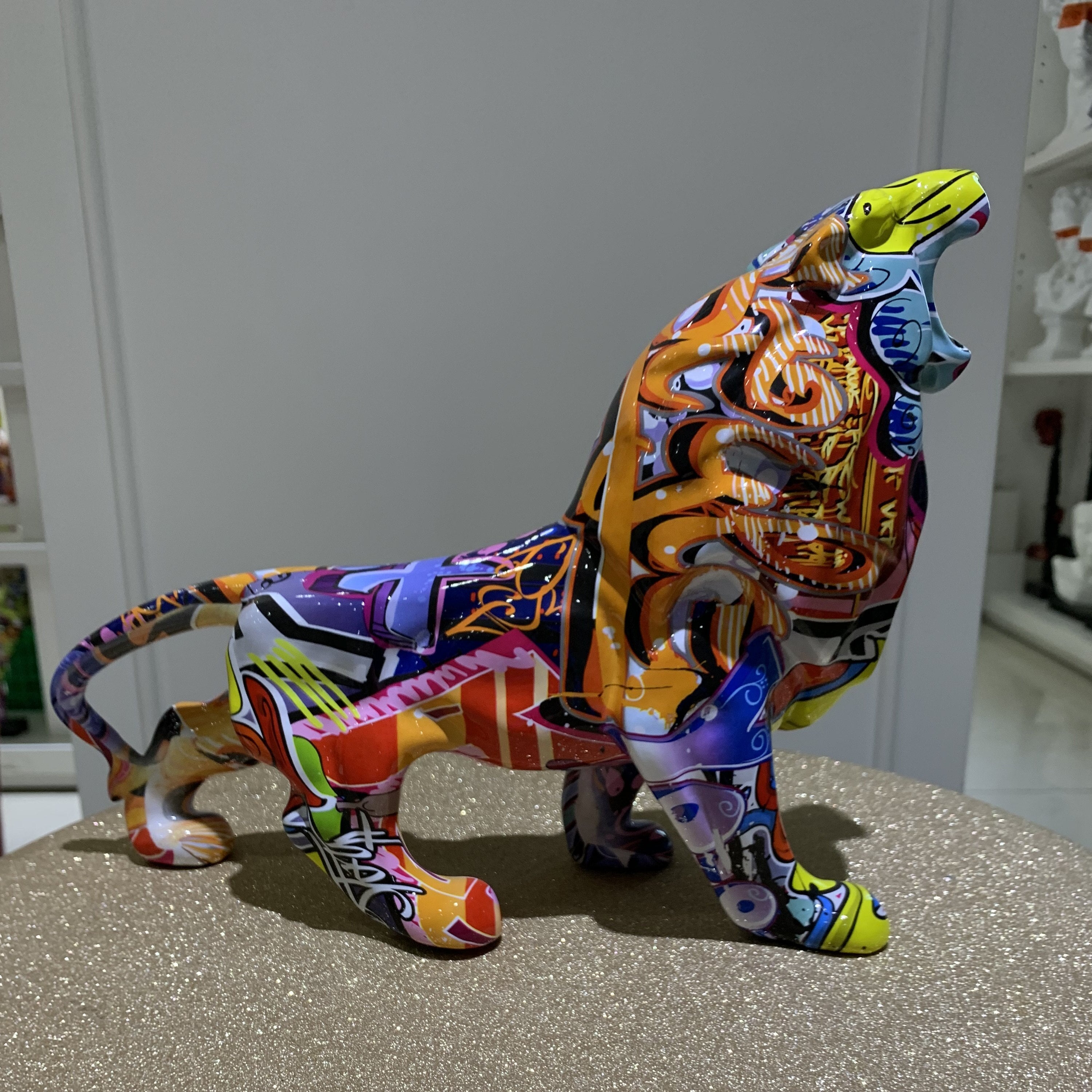 Creative Painted Graffiti lion Simple  Living Room Color Decorations Home Entrance Decorations Wine Cabinet Office Resin Crafts acacuss