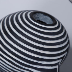 Creative Resin Crafts Black and White Stripes Art Vase Table Decoration Living Room Decoration Abstract Flower Home Decorations acacuss