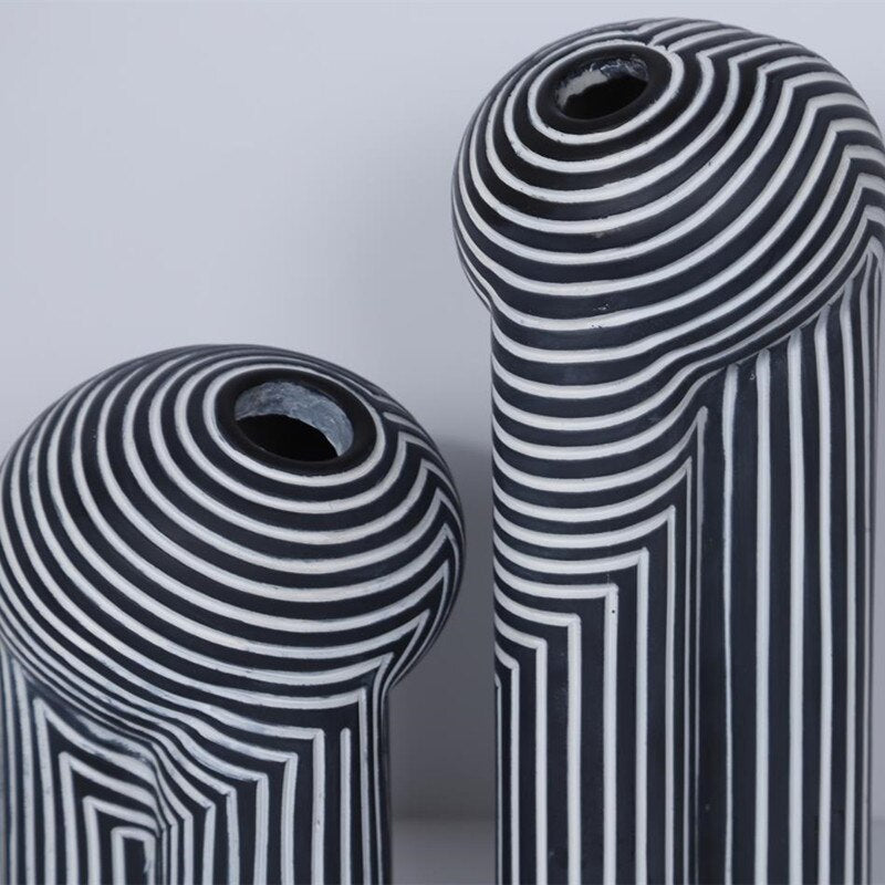 Creative Resin Crafts Black and White Stripes Art Vase Table Decoration Living Room Decoration Abstract Flower Home Decorations acacuss