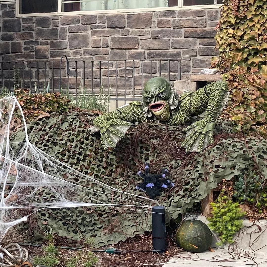 Creature from the Black Lagoon Grave Figure Model Living Room Outdoors Decor Lizard Man For Funny Halloween Gifts acacuss