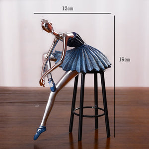 Figurine Decorative Resin Statue For Home Decoration European Creative Wedding Gift Giraffe Statues Home Decor Sculpture acacuss