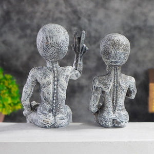 Garden Statue UFO Indoor Outdoor Garden Decor,Resin Alien Statues 2pcs,Desktop Figurine Ornaments for Bookshelf Cabine Figure acacuss