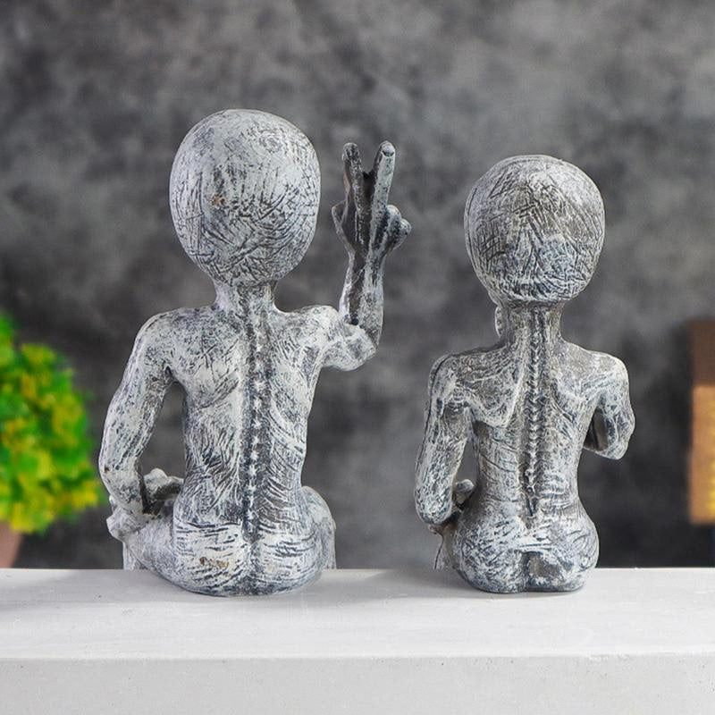 Garden Statue UFO Indoor Outdoor Garden Decor,Resin Alien Statues 2pcs,Desktop Figurine Ornaments for Bookshelf Cabine Figure acacuss