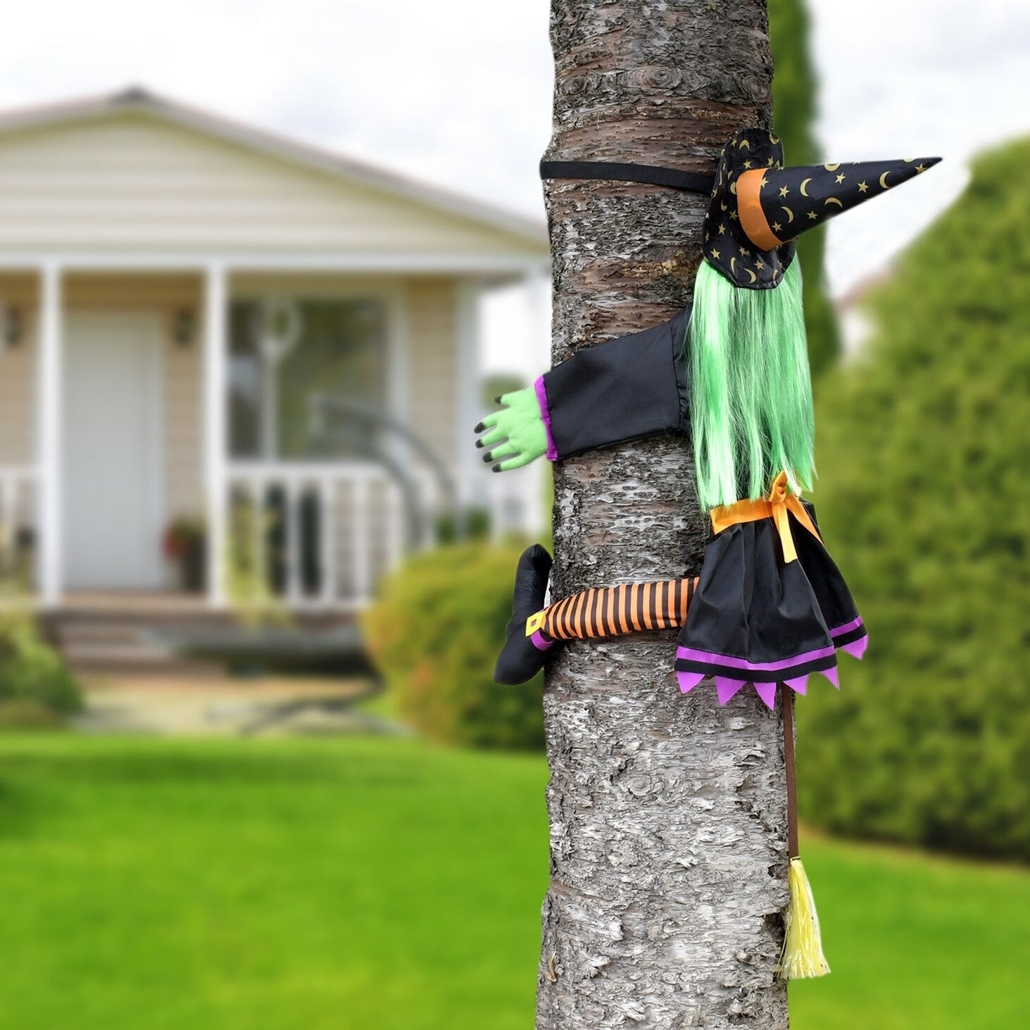 2023 New Halloween Witch Doll Courtyard Witch Crashing Into Tree Halloween Decoration Toys Funny Door Porch Tree Decors acacuss