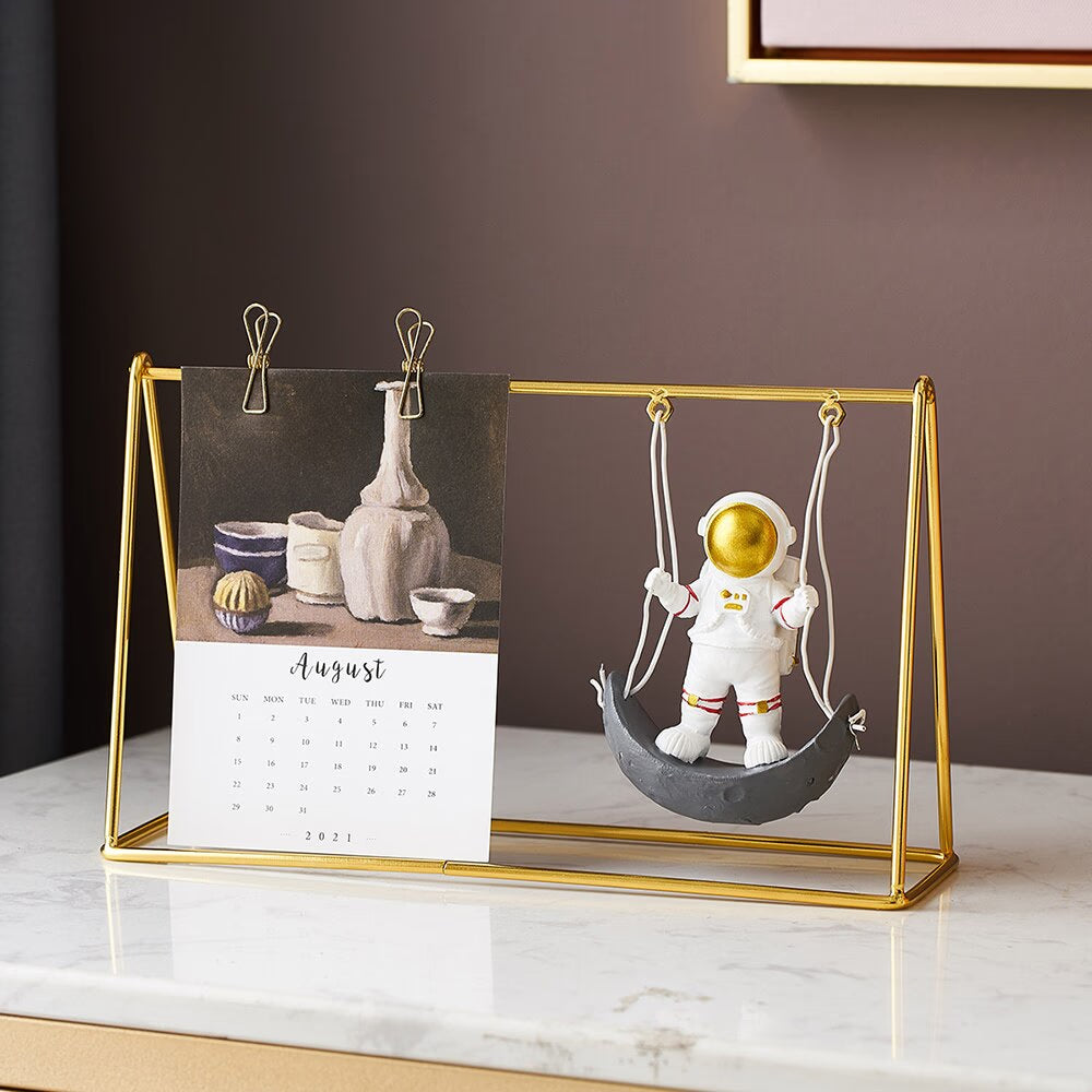Kawaii Room Decoration Home Accessories Resin Embellishment Astronaut Model Swing Calendar Figurines Office Desk Decorative Gift acacuss