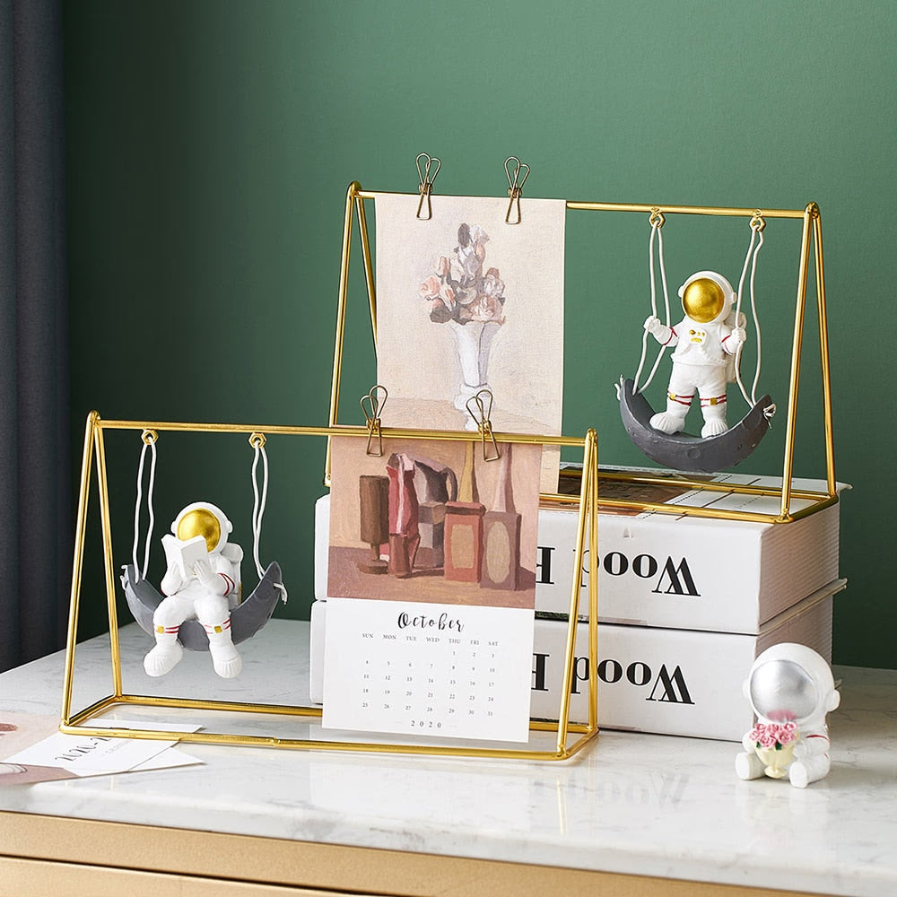 Kawaii Room Decoration Home Accessories Resin Embellishment Astronaut Model Swing Calendar Figurines Office Desk Decorative Gift acacuss