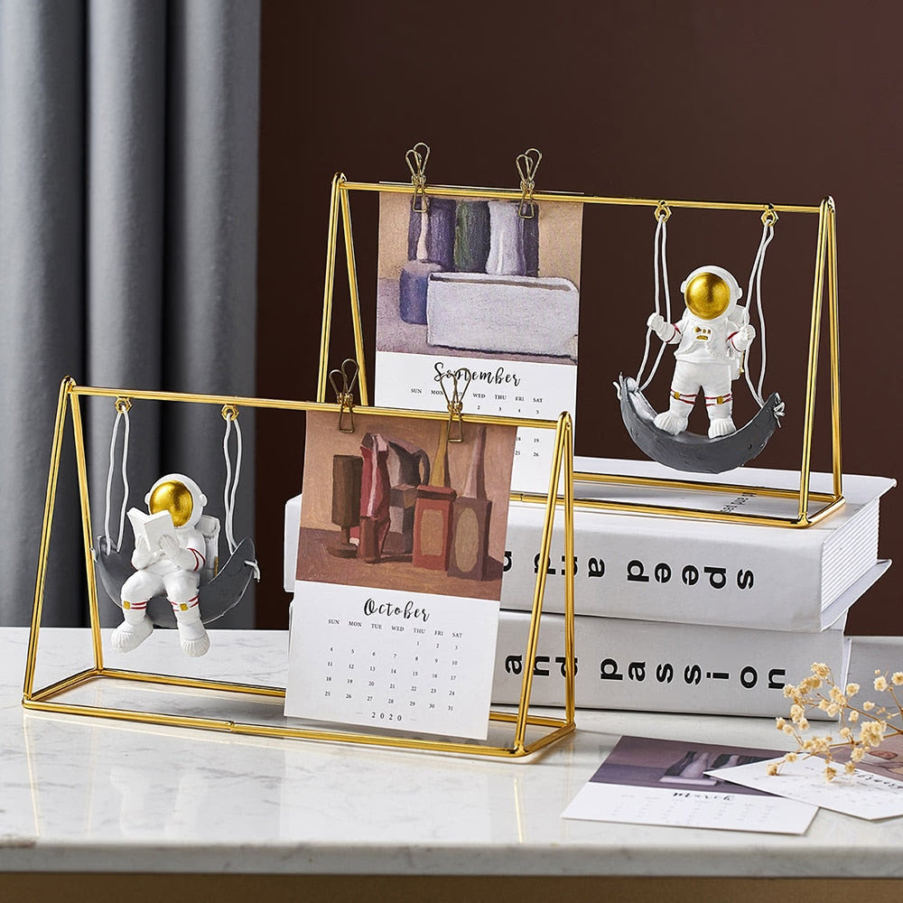 Kawaii Room Decoration Home Accessories Resin Embellishment Astronaut Model Swing Calendar Figurines Office Desk Decorative Gift acacuss
