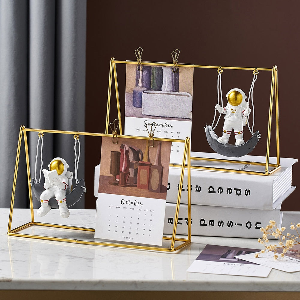 Kawaii Room Decoration Home Accessories Resin Embellishment Astronaut Model Swing Calendar Figurines Office Desk Decorative Gift acacuss