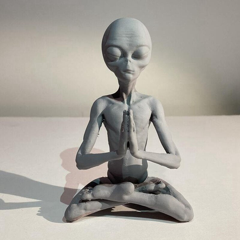 Mini Meditation Alien Statue Resin Ornament Alien Garden Home Office Yard Art Decor For Indoor Outdoor acacuss