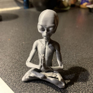 Mini Meditation Alien Statue Resin Ornament Alien Garden Home Office Yard Art Decor For Indoor Outdoor acacuss