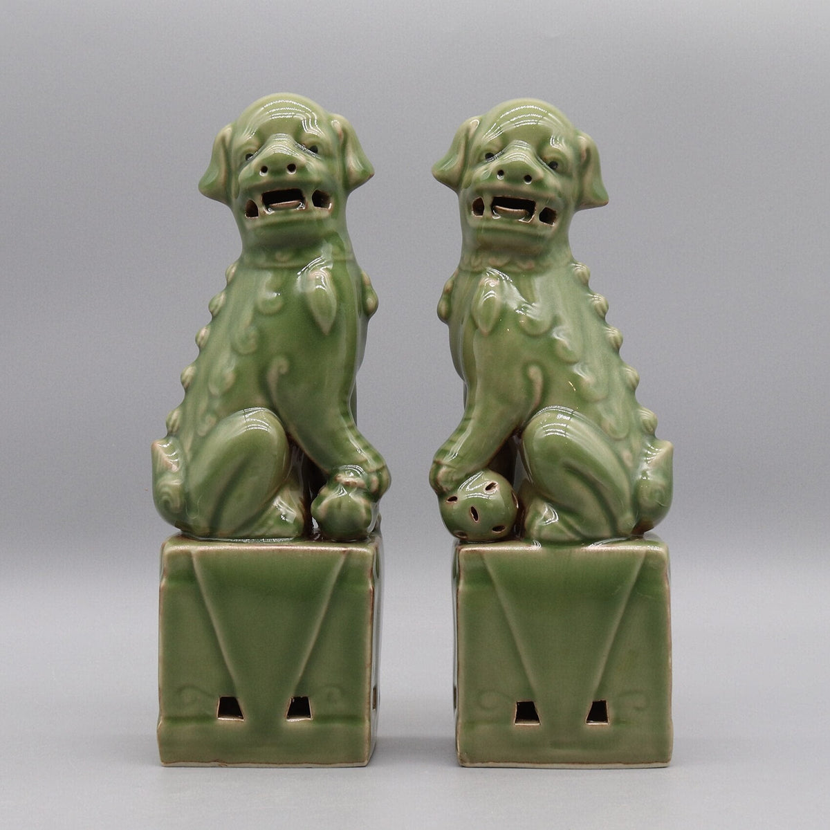 Pair of foo dogs, Fu dogs, Buddha dogs, Chinese guardian lions, Ceramic sculpture, Home decoration acacuss