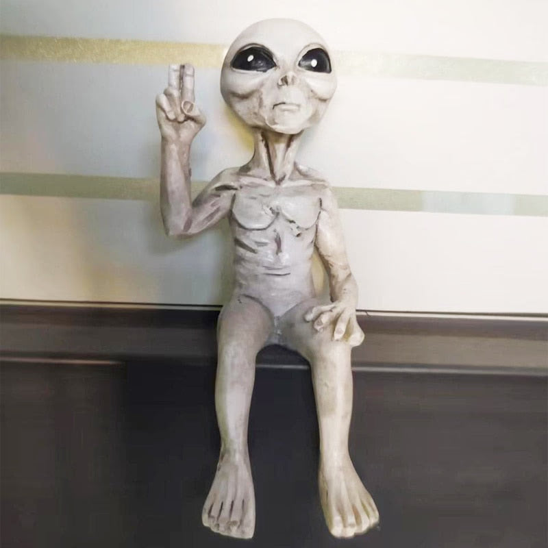 Resin Alien Statue Alien UFO Sculpture Figurine Outdoor Home Garden Decor Halloween Ornaments Yard Decoration Outdoor Miniatures acacuss
