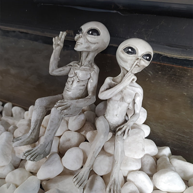 Resin Alien Statue Alien UFO Sculpture Figurine Outdoor Home Garden Decor Halloween Ornaments Yard Decoration Outdoor Miniatures acacuss