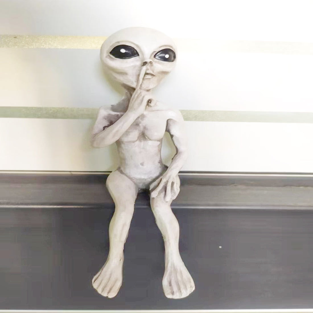 Resin Alien Statue Alien UFO Sculpture Figurine Outdoor Home Garden Decor Halloween Ornaments Yard Decoration Outdoor Miniatures acacuss