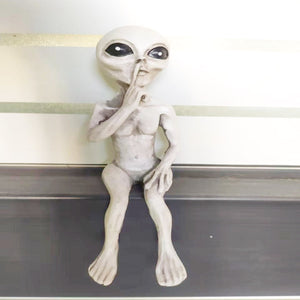 Resin Alien Statue Alien UFO Sculpture Figurine Outdoor Home Garden Decor Halloween Ornaments Yard Decoration Outdoor Miniatures acacuss