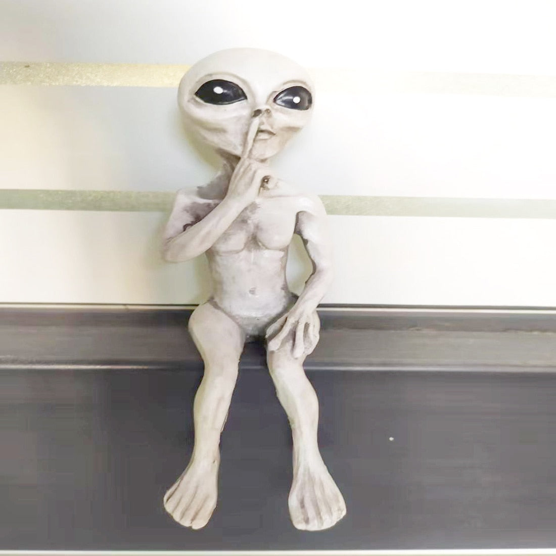 Resin Alien Statue Alien UFO Sculpture Figurine Outdoor Home Garden Decor Halloween Ornaments Yard Decoration Outdoor Miniatures acacuss