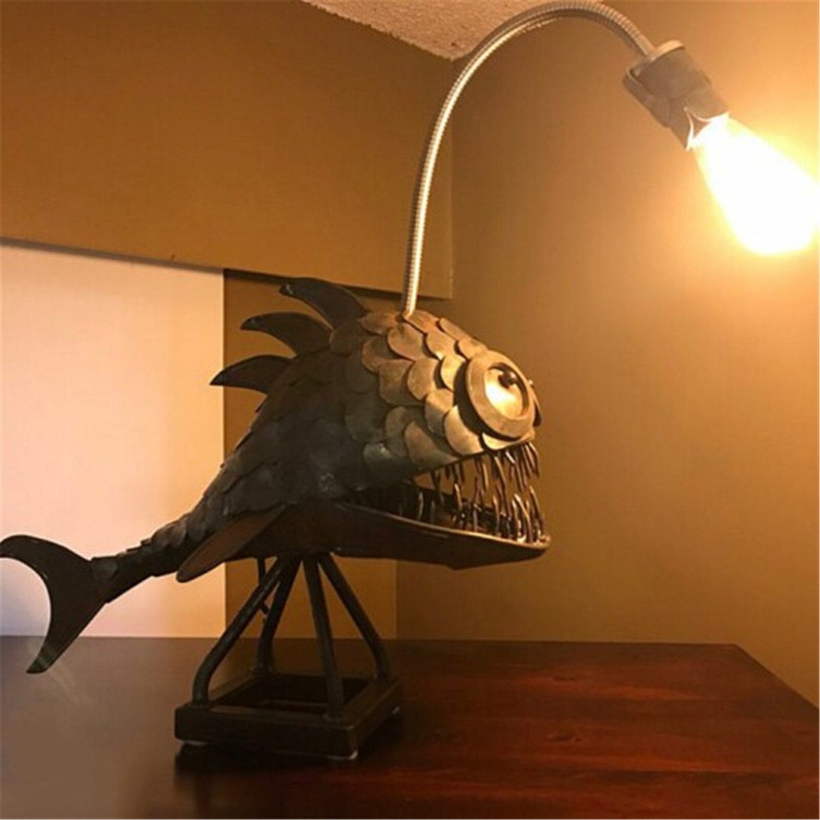 Retro Table Lamp Angler Fish Light with Flexible Lamp Head Artistic Table Lamps for Home Bar Cafe Home Art Decorative Ornaments acacuss