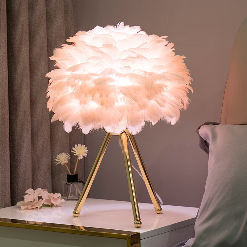 Romantic Feather Table Lamp Modern Bedside Lamp Living Room Coffee Shop Decoration Wedding Christmas Gift Ostrich Feather Light acacuss