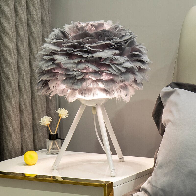 Romantic Feather Table Lamp Modern Bedside Lamp Living Room Coffee Shop Decoration Wedding Christmas Gift Ostrich Feather Light acacuss