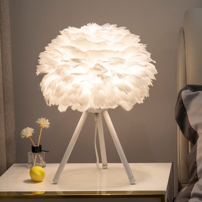 Romantic Feather Table Lamp Modern Bedside Lamp Living Room Coffee Shop Decoration Wedding Christmas Gift Ostrich Feather Light acacuss