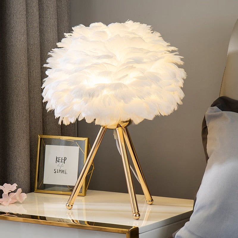 Romantic Feather Table Lamp Modern Bedside Lamp Living Room Coffee Shop Decoration Wedding Christmas Gift Ostrich Feather Light acacuss