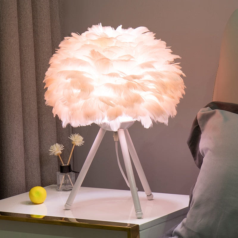 Romantic Feather Table Lamp Modern Bedside Lamp Living Room Coffee Shop Decoration Wedding Christmas Gift Ostrich Feather Light acacuss